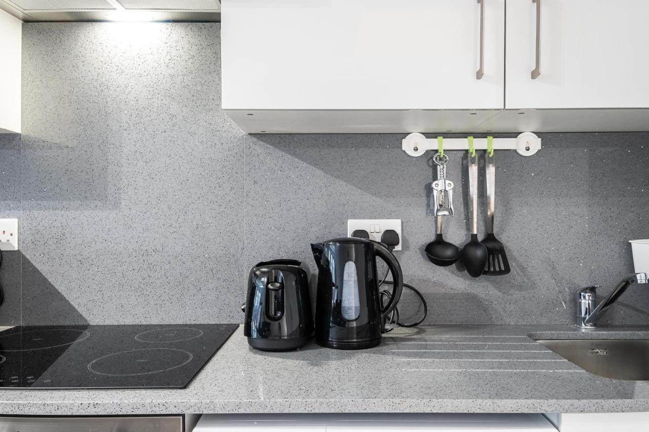 Securematics Superior Studio Apartments London Exterior photo